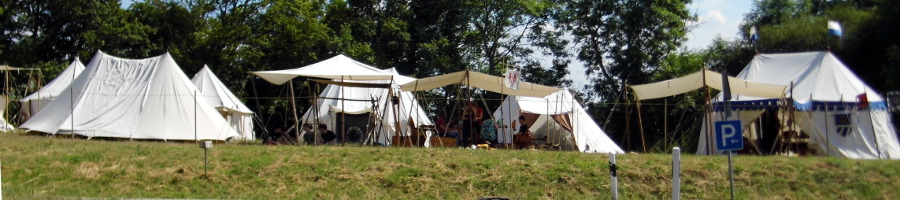 (zufälliges Kopfbild) Das Lager der Freien Bogenschützen zu Lutra auf dem Mittelaltermarkt 2014 in der Burg Lichtenberg bei Thallichtenberg im Landkreis Kusel in Rheinland-Pfalz
