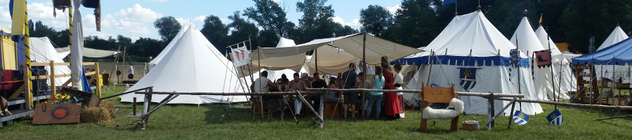 Das Lager der Freien Bogenschützen zu Lutra auf dem Klosterfest 2017 in Pfaffen-Schwabenheim im Landkreis Bad Kreuznach in Rheinland-Pfalz
